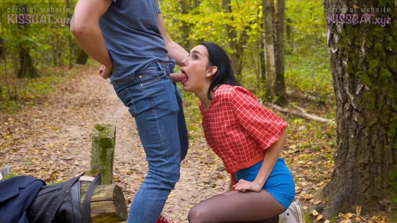 В 18 лет трахается за деньги