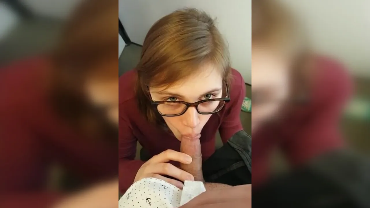 18-летней впервые кончили в рот