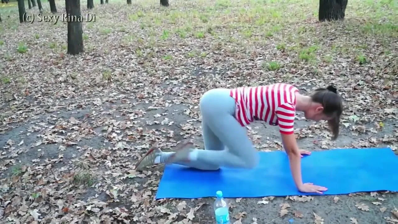 Обоссалась в штаны для йоги