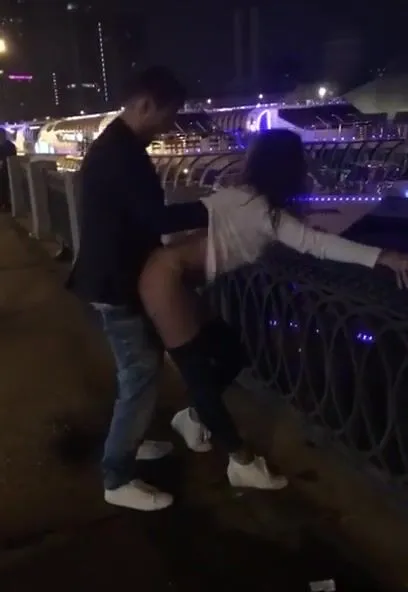 Прохожий ебет Настю Рыбку на улице