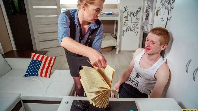 Училка английского трахает студента