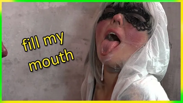 Пока в хате идёт ремонт, подружка делает минет