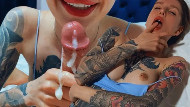 Татуированная сучка мечтает от члене и сперме