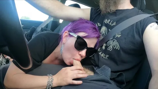 Коп не заметил минет в машине