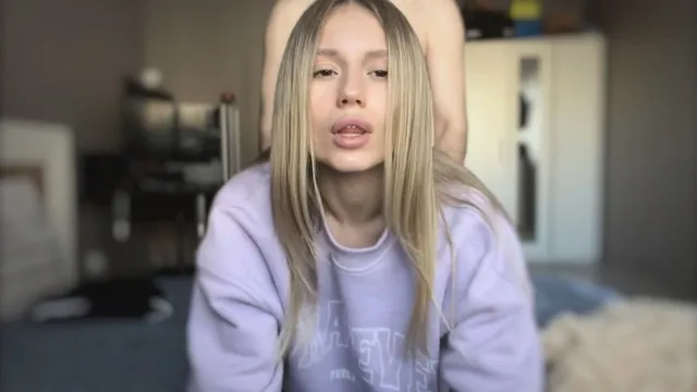 После секса Allinika помогает ему кончить