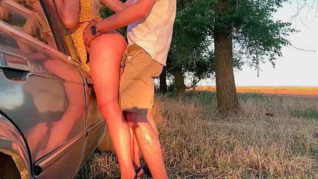 Летний секс с русской блондинкой на природе