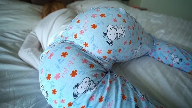 Засунул хуй в рот спящей русской девке