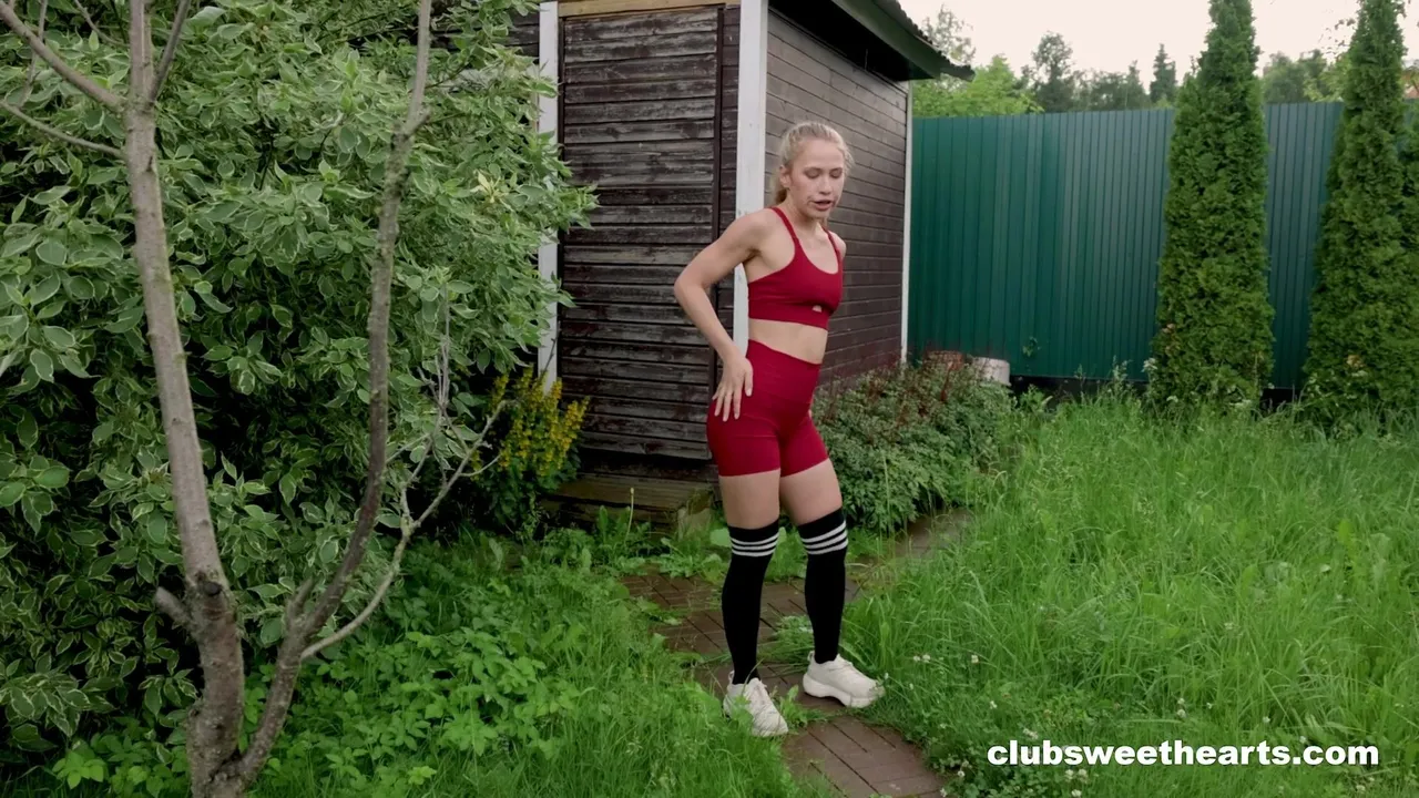 Внучка приехала из города в деревню и все шепчутся