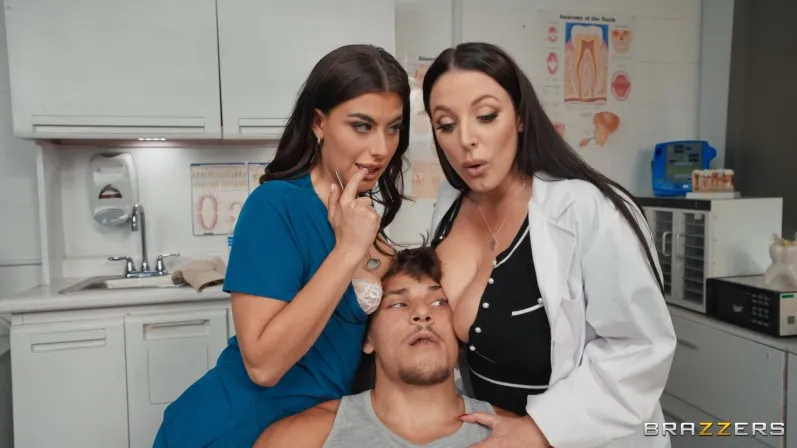 Секс втроем в стоматологическом кресле