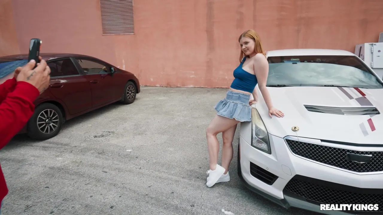 Пикап на парковке